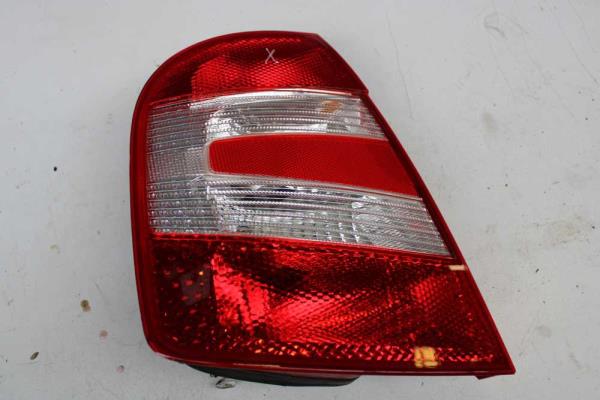 FEU ARRIERE GAUCHE SKODA - Vue 1